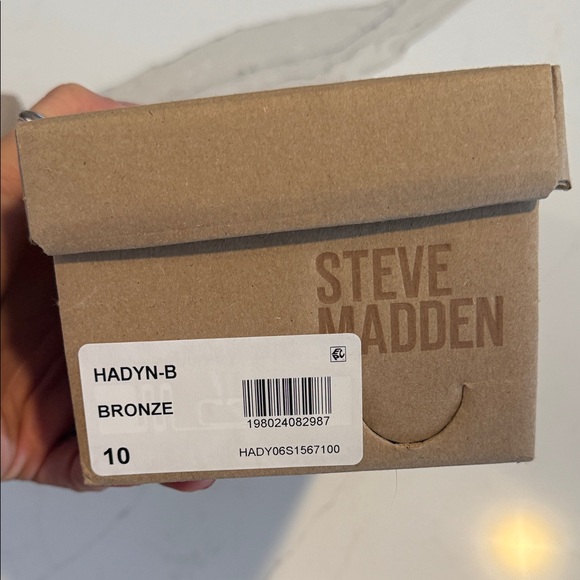 Steve Madden Haydn Metallic Bronze Sandals - Picture 4 of 4